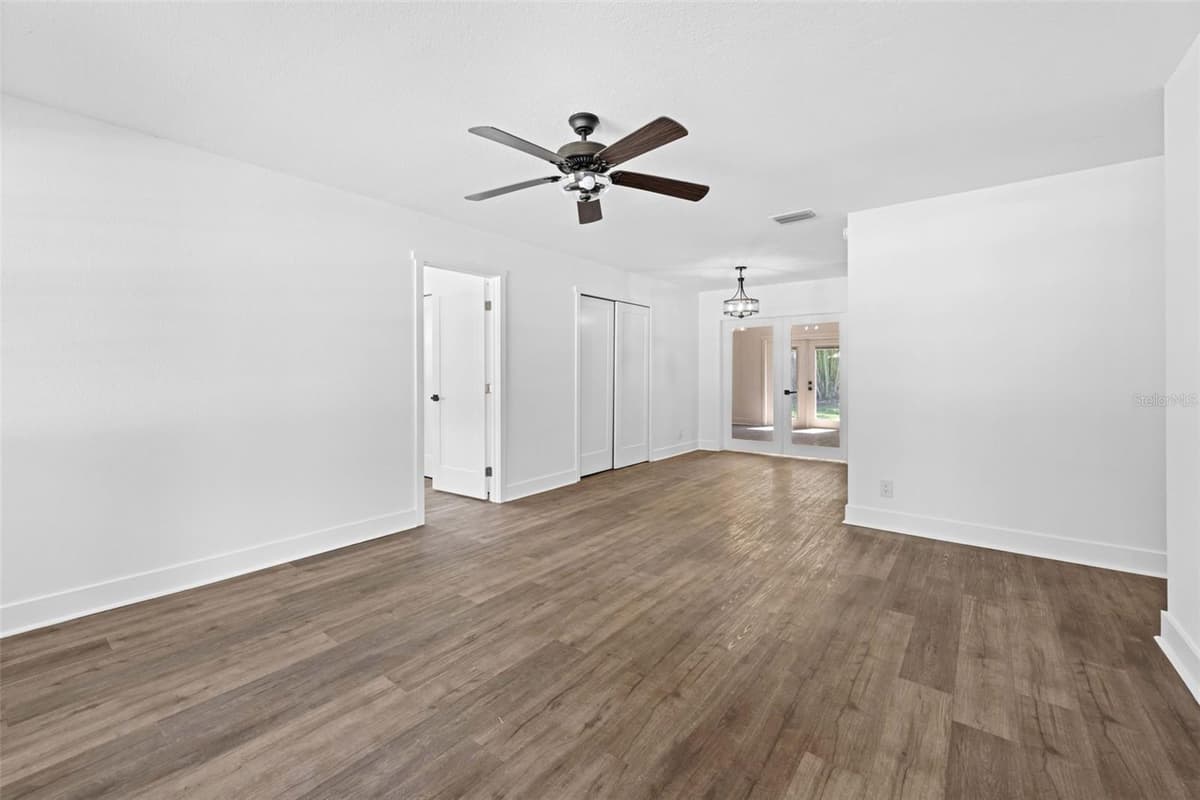 6928 WEST SHORE BOULEVARD — photo 9 of 49