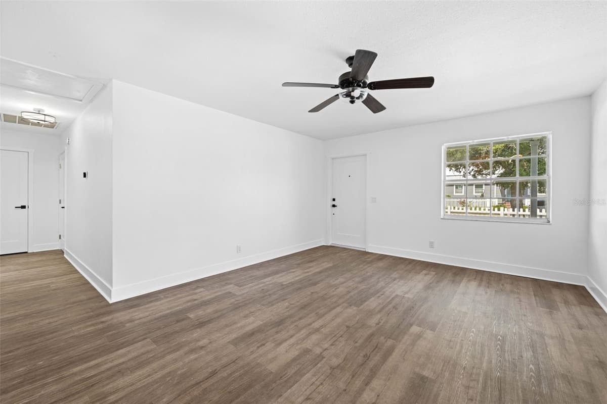6928 WEST SHORE BOULEVARD — photo 11 of 49
