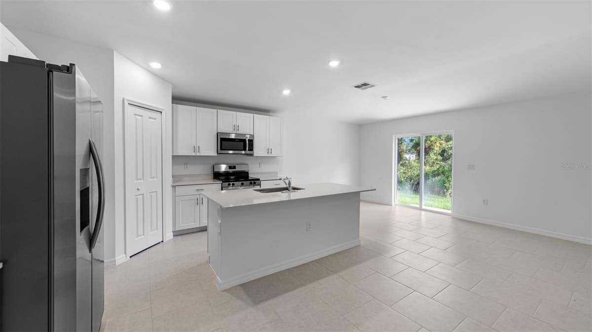 1302 ARROW STREET — photo 12 of 26