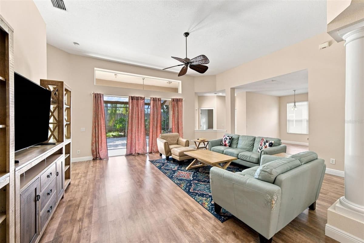 295 LONDONDERRY DRIVE — photo 10 of 35