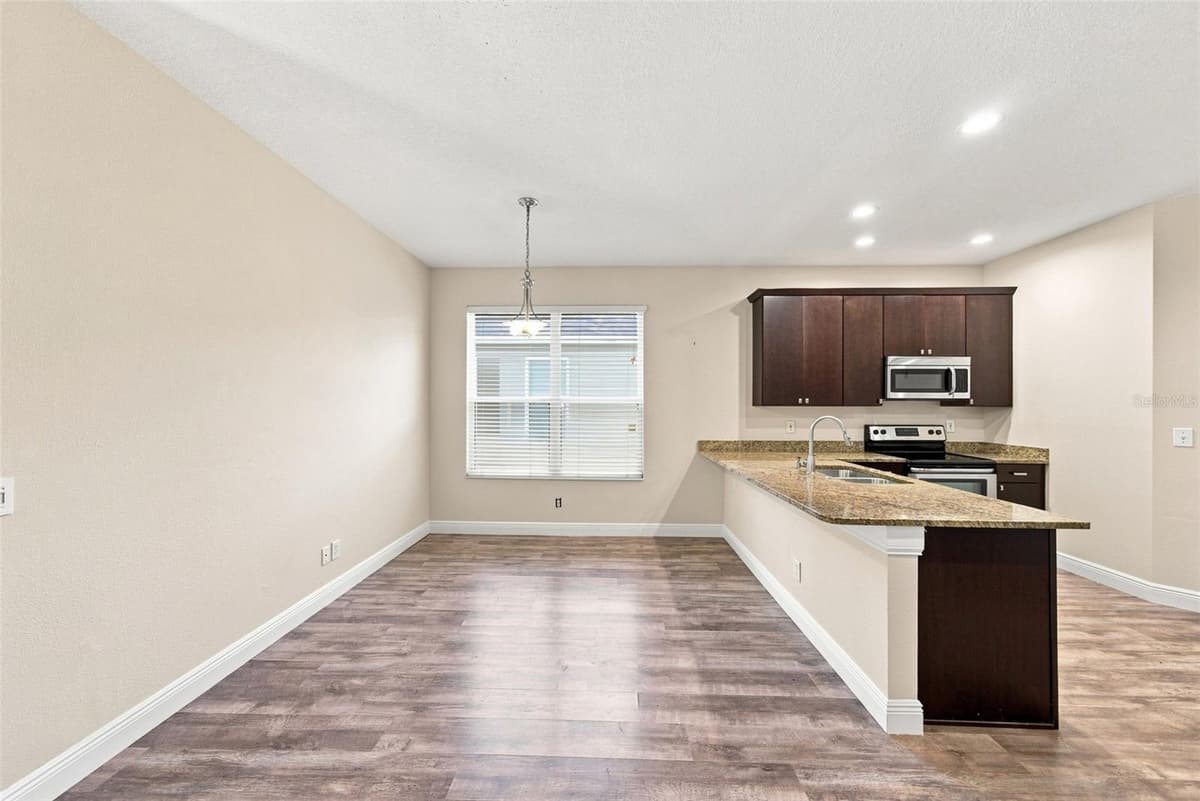 295 LONDONDERRY DRIVE — photo 16 of 35
