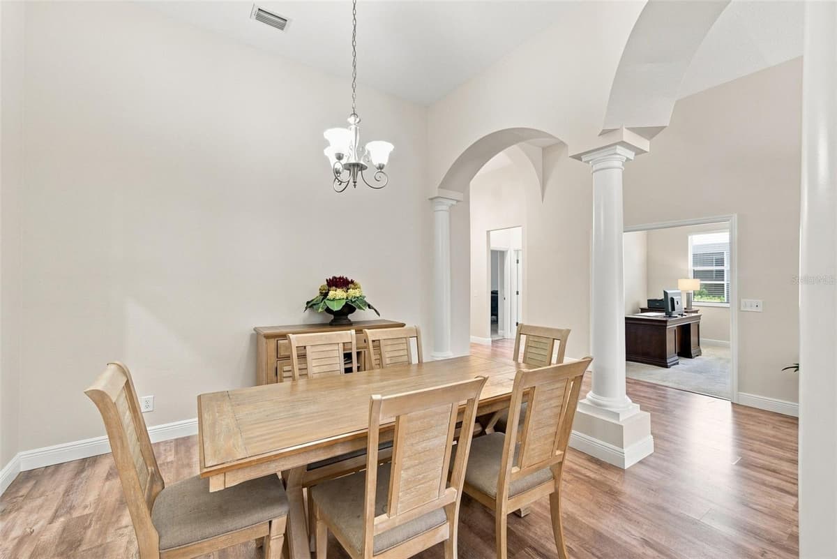 295 LONDONDERRY DRIVE — photo 11 of 35