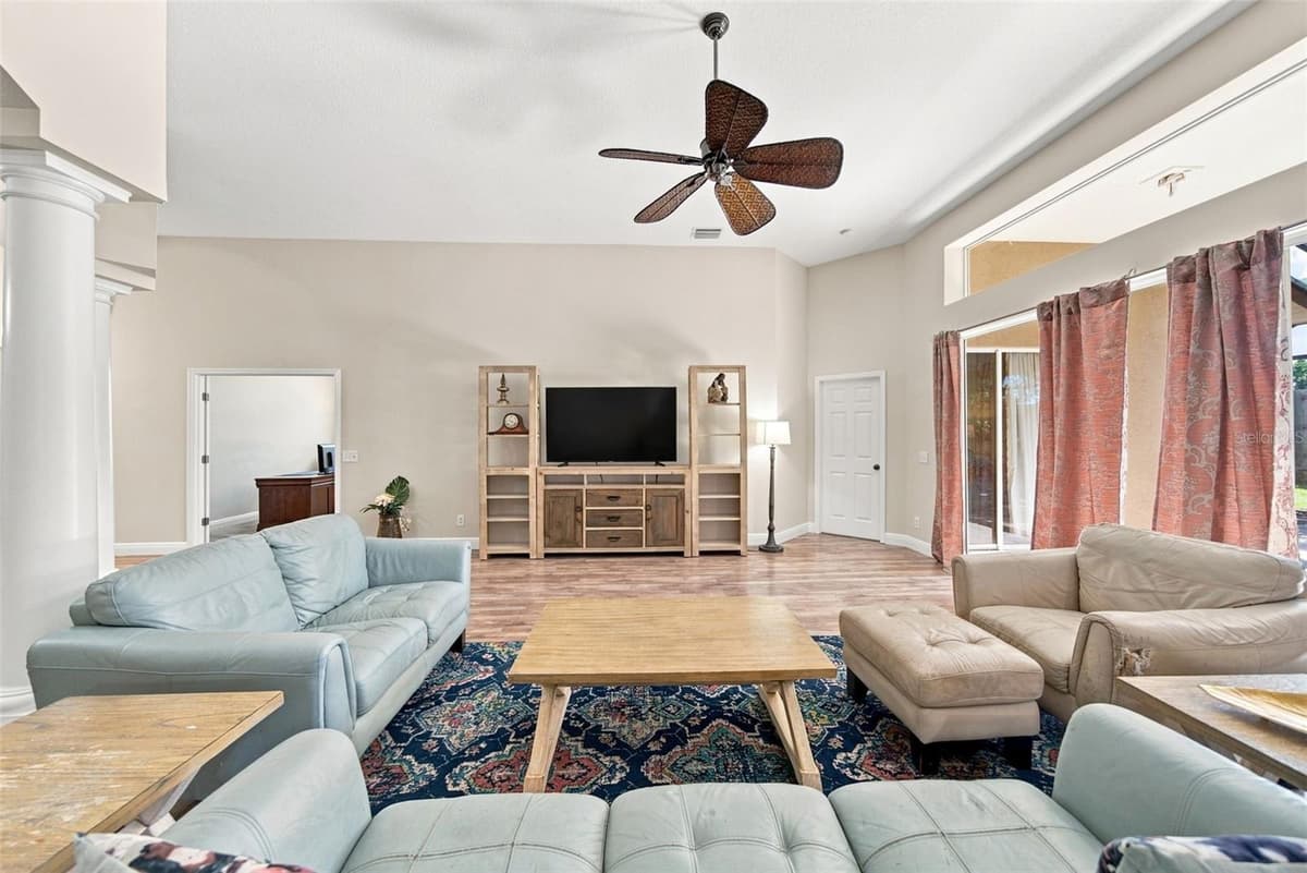 295 LONDONDERRY DRIVE — photo 13 of 35