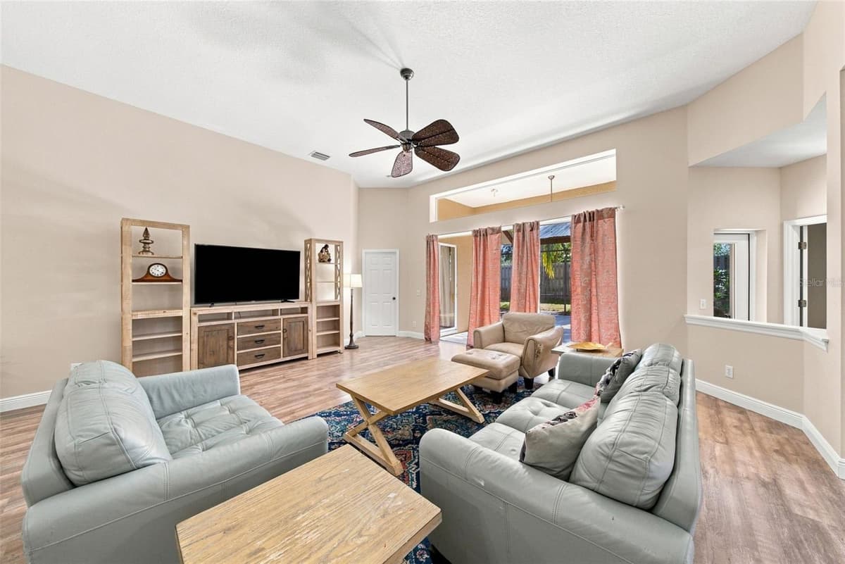 295 LONDONDERRY DRIVE — photo 12 of 35