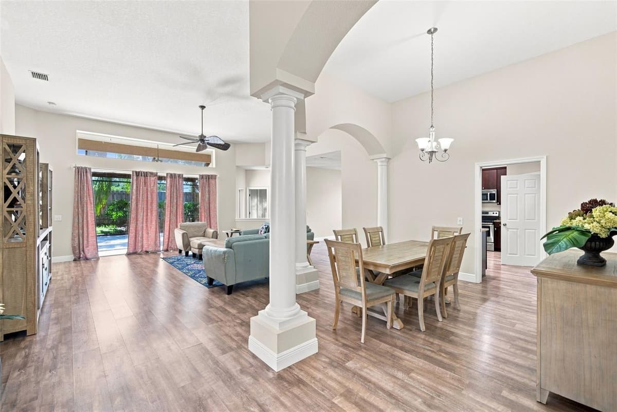 295 LONDONDERRY DRIVE — photo 8 of 35