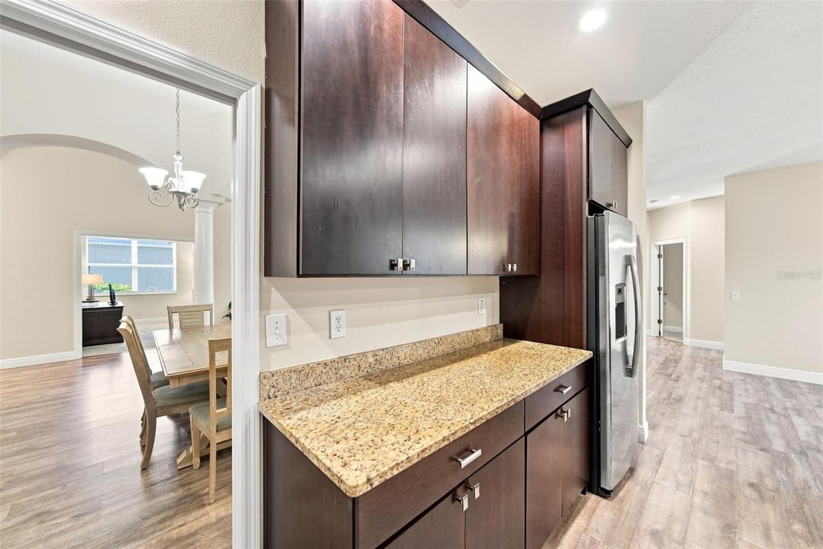 295 LONDONDERRY DRIVE — photo 19 of 35
