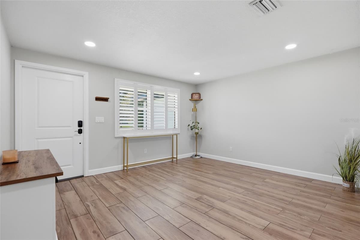 6509 REED DRIVE — photo 4 of 33