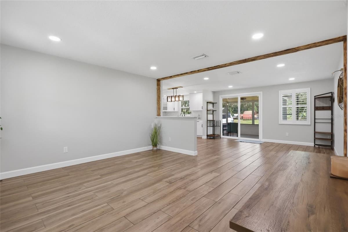 6509 REED DRIVE — photo 5 of 33