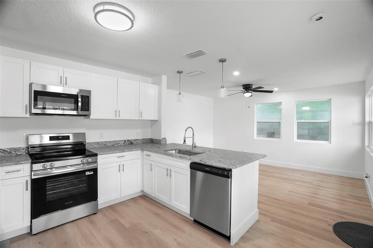 4406 WALLACE AVENUE — photo 15 of 32