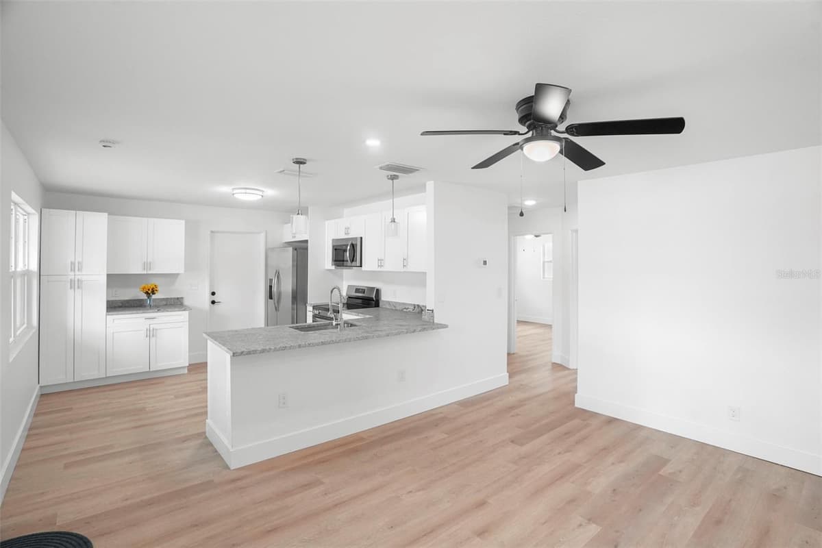 4406 WALLACE AVENUE — photo 4 of 32
