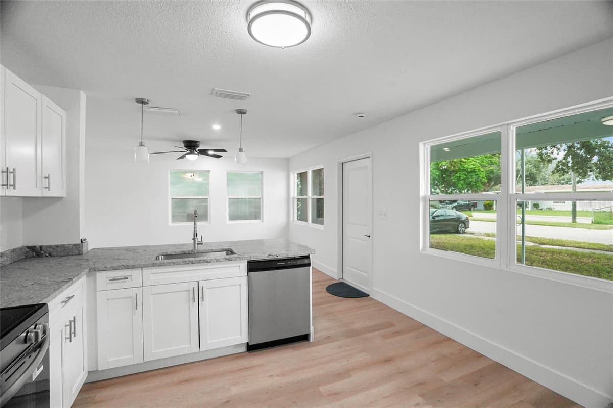 4406 WALLACE AVENUE — photo 9 of 32