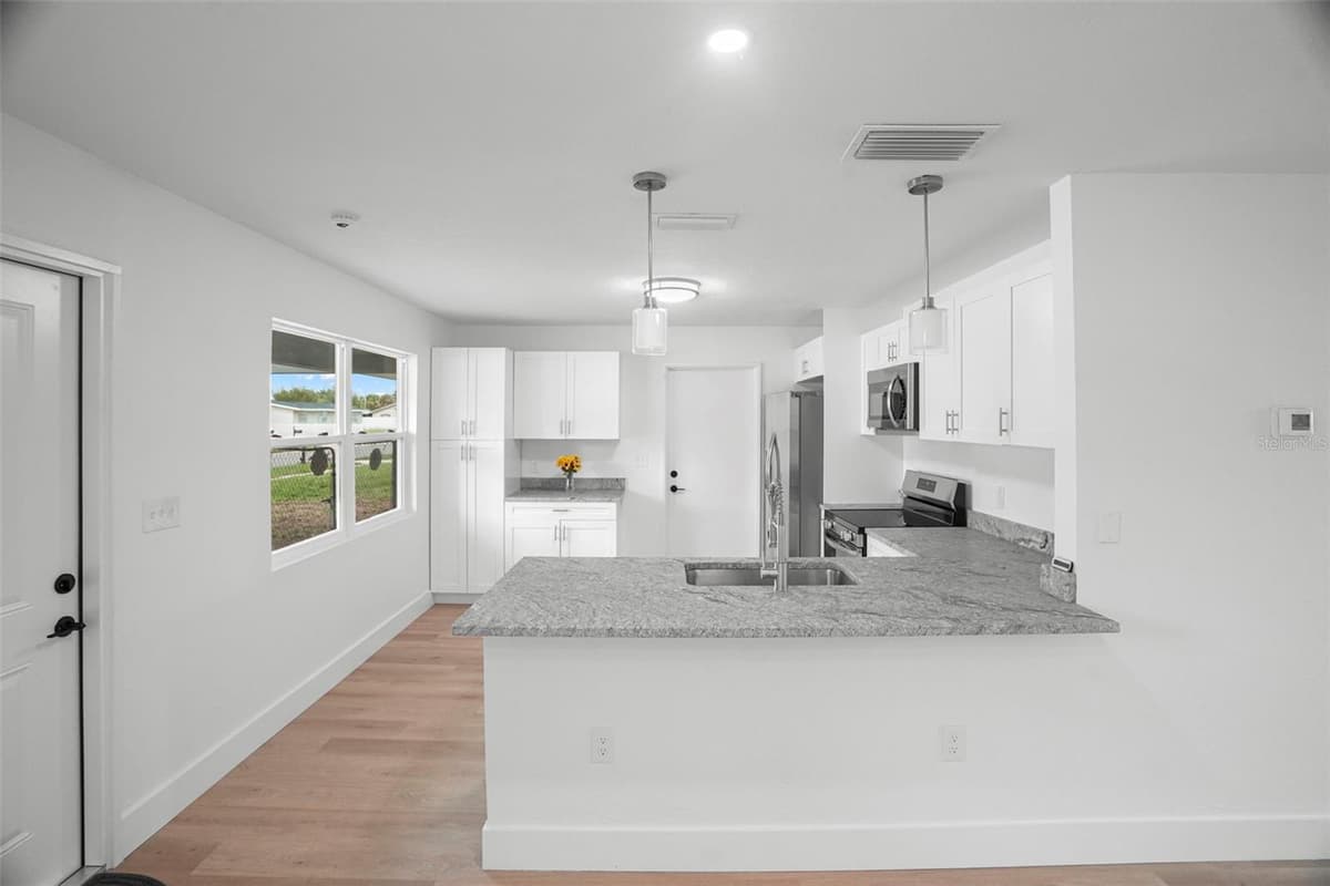 4406 WALLACE AVENUE — photo 6 of 32