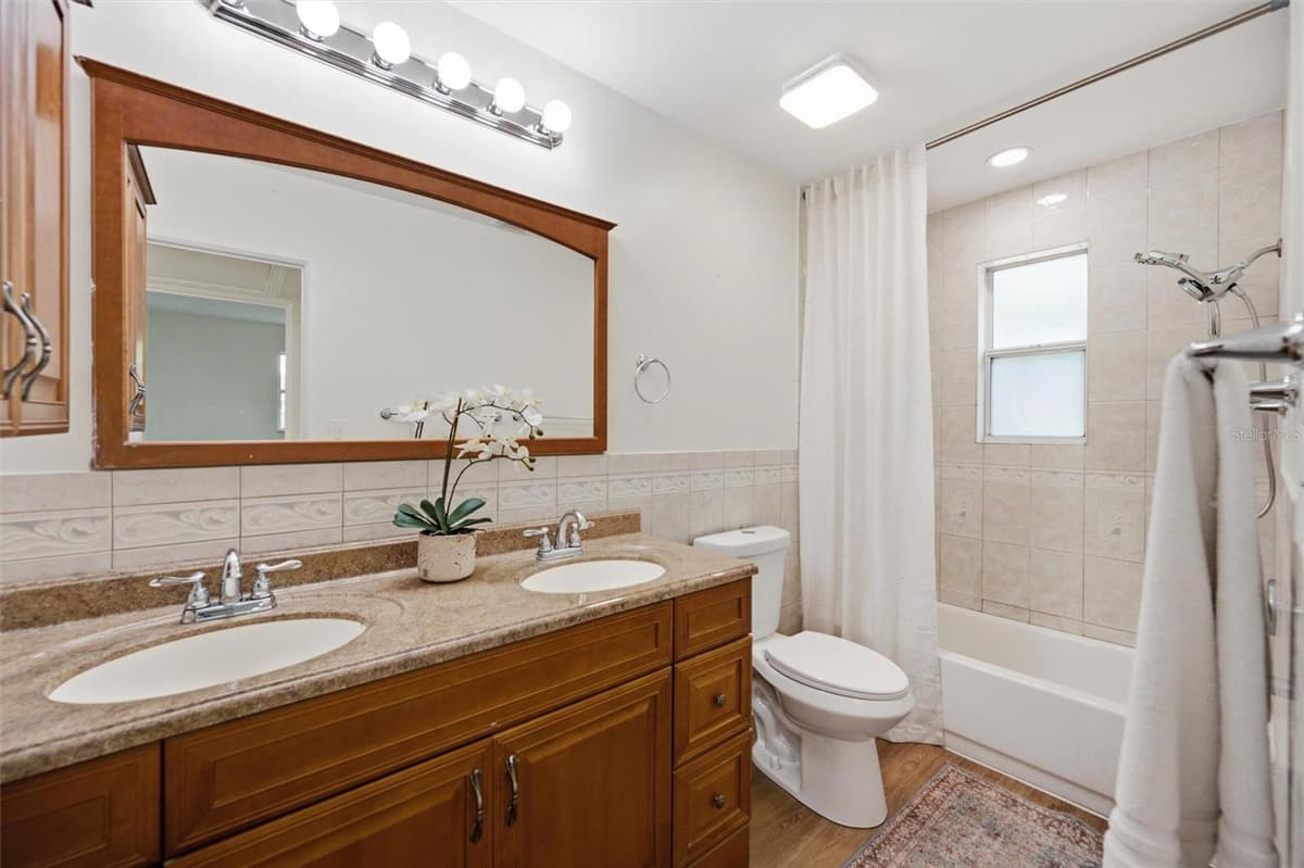 7242 LYNNWOOD AVENUE — photo 36 of 49