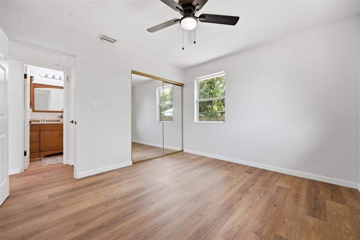 7242 LYNNWOOD AVENUE — photo 35 of 49