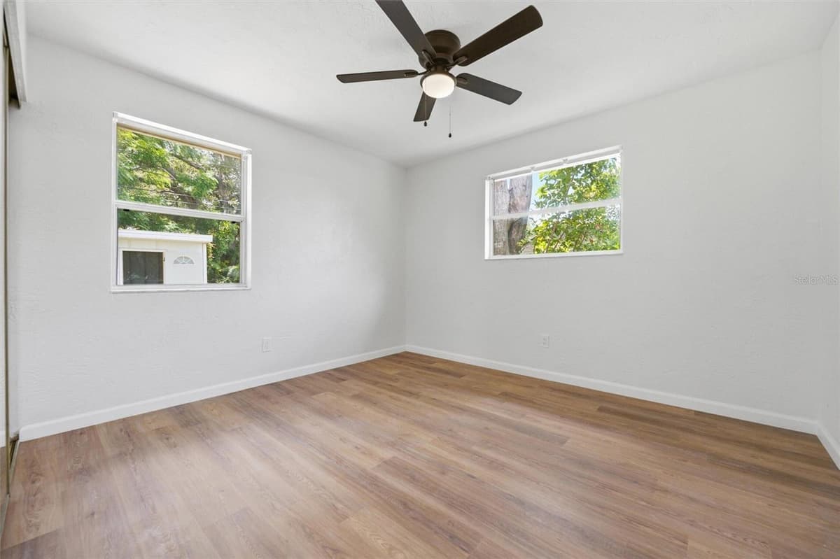 7242 LYNNWOOD AVENUE — photo 34 of 49