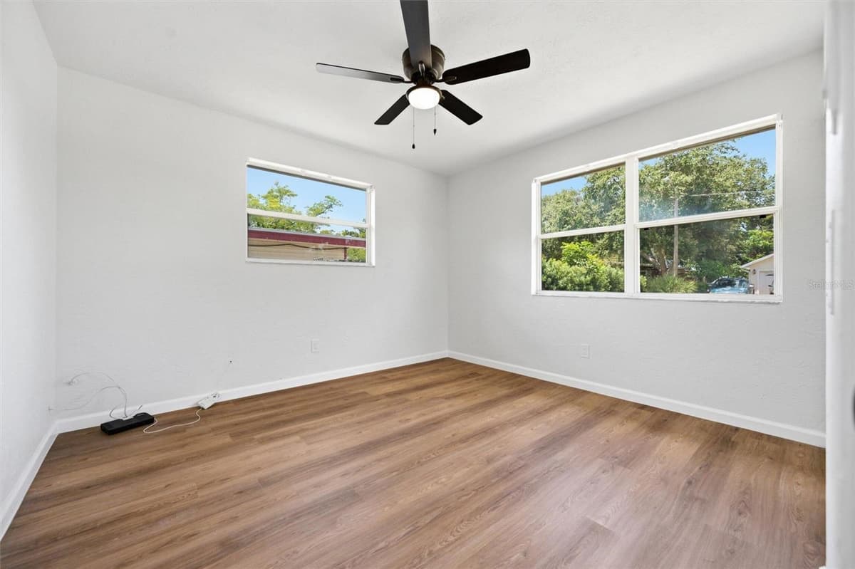 7242 LYNNWOOD AVENUE — photo 32 of 49