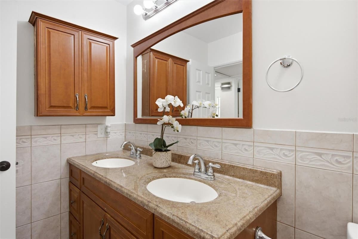 7242 LYNNWOOD AVENUE — photo 38 of 49