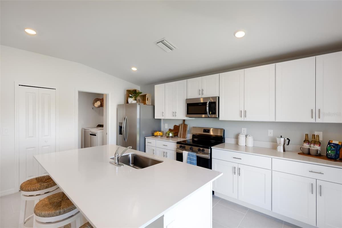 1529 NEWTON STREET — photo 3 of 30