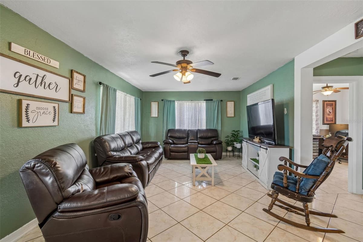 7307 HUNTLEY AVENUE — photo 7 of 33