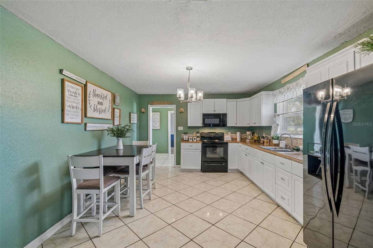 7307 HUNTLEY AVENUE — photo 11 of 33