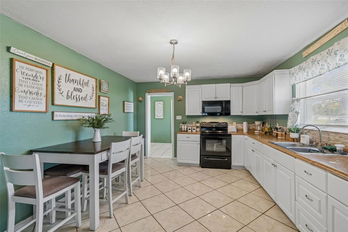 7307 HUNTLEY AVENUE — photo 12 of 33