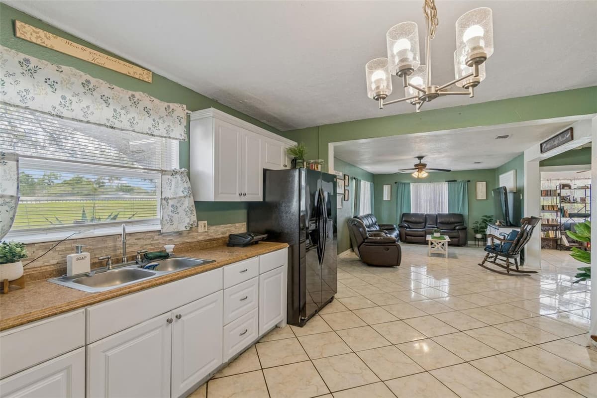 7307 HUNTLEY AVENUE — photo 10 of 33