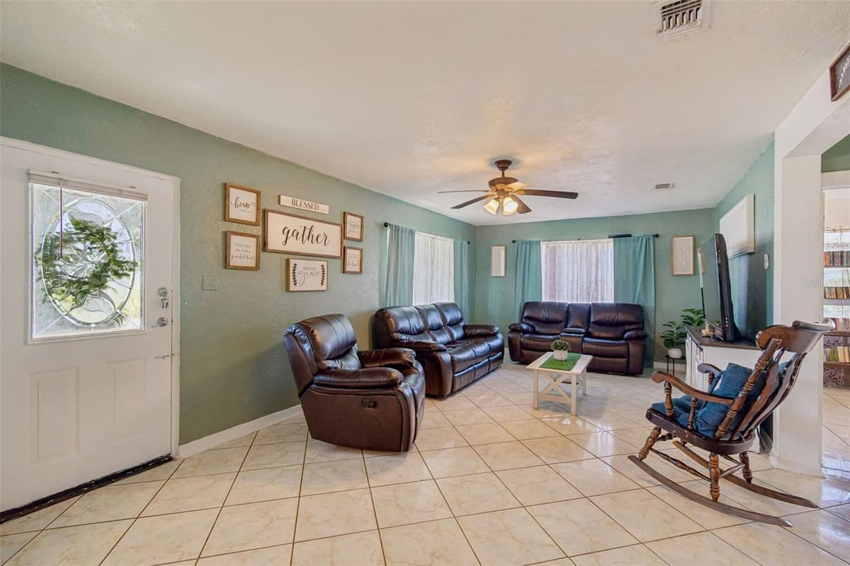 7307 HUNTLEY AVENUE — photo 8 of 33