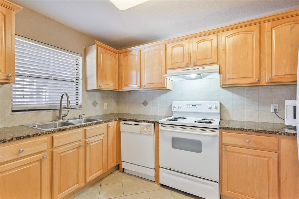 6150 GULFPORT BOULEVARD — photo 4 of 38