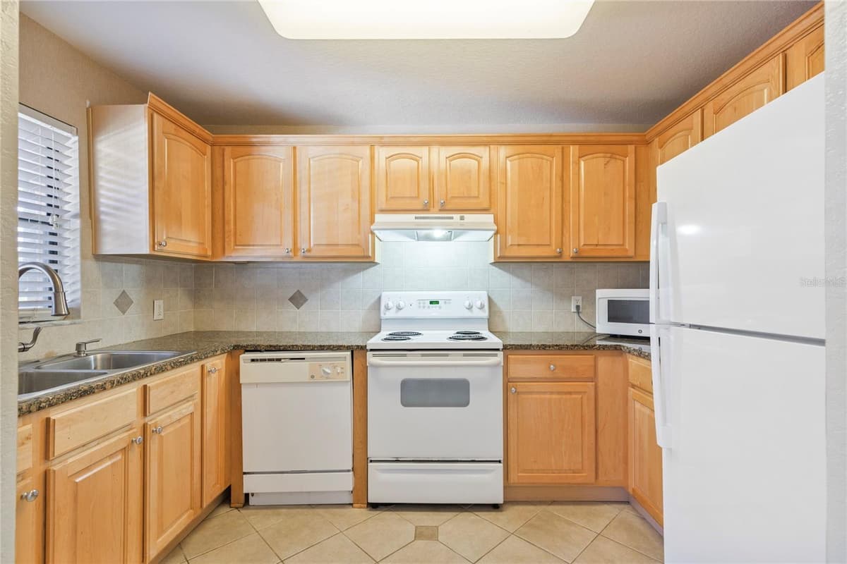 6150 GULFPORT BOULEVARD — photo 3 of 38