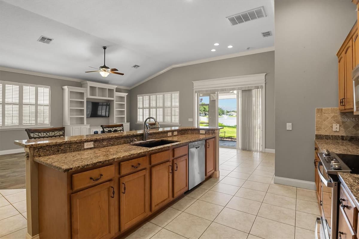 8281 LAKE JAMES DRIVE — photo 11 of 53