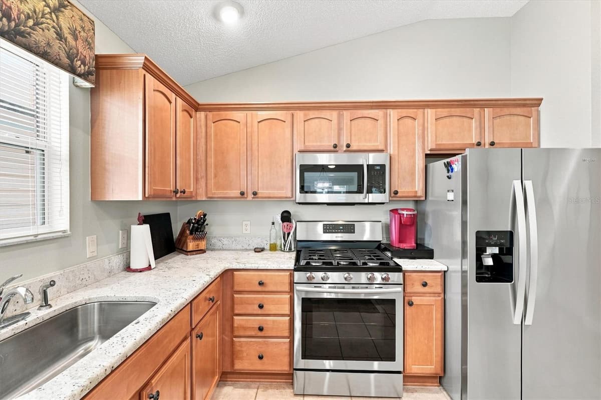 1674 GOVAN PLACE — photo 10 of 49