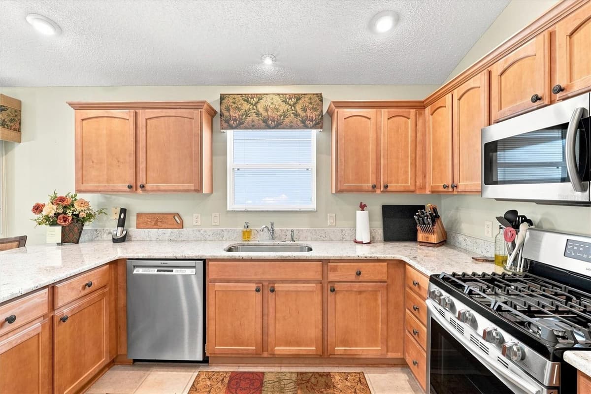 1674 GOVAN PLACE — photo 11 of 49