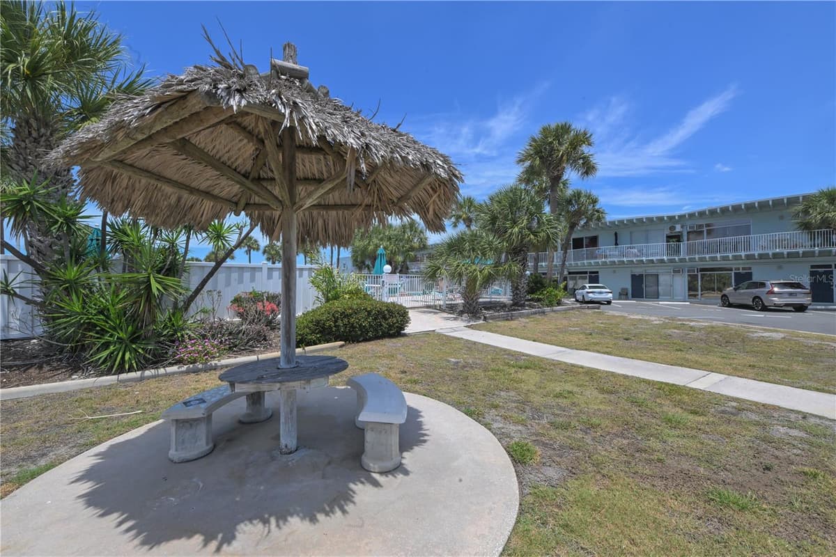 18399 GULF BOULEVARD — photo 14 of 32