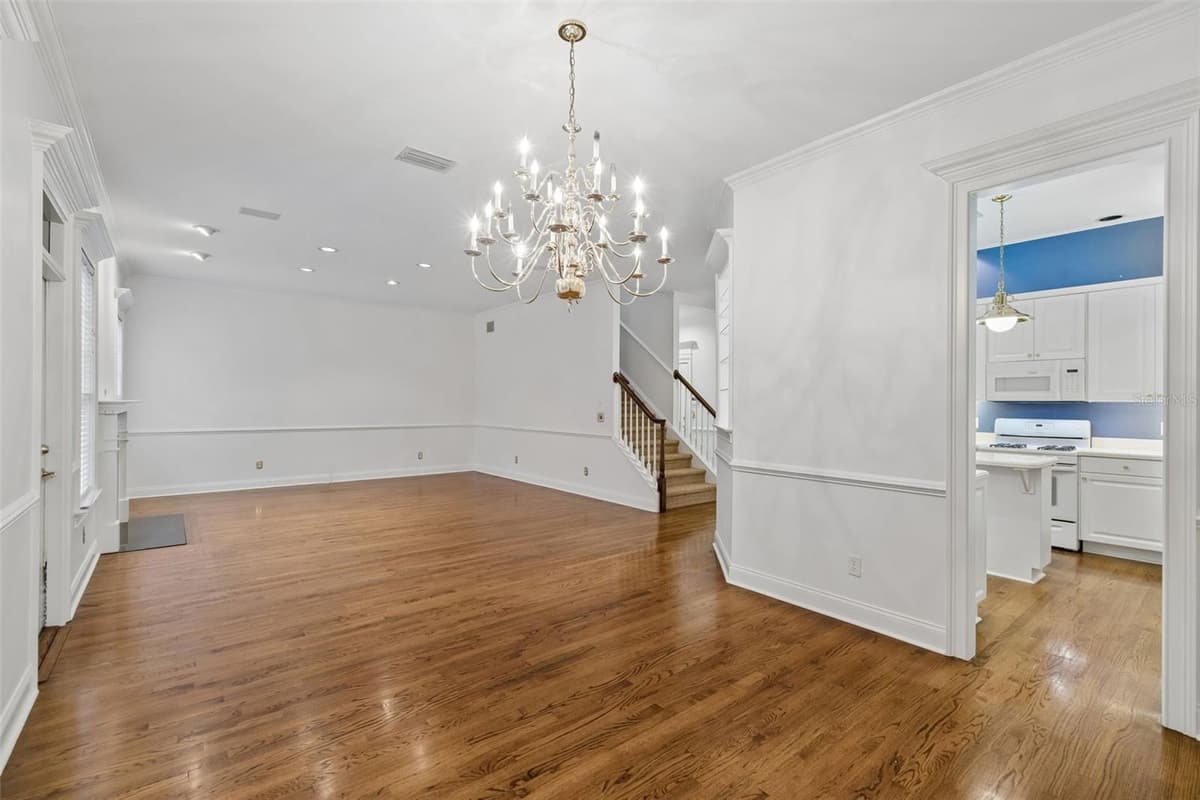 5323 BAYSHORE BOULEVARD — photo 4 of 25