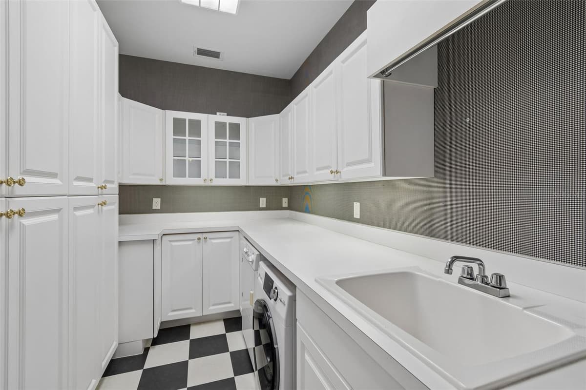 5323 BAYSHORE BOULEVARD — photo 20 of 25