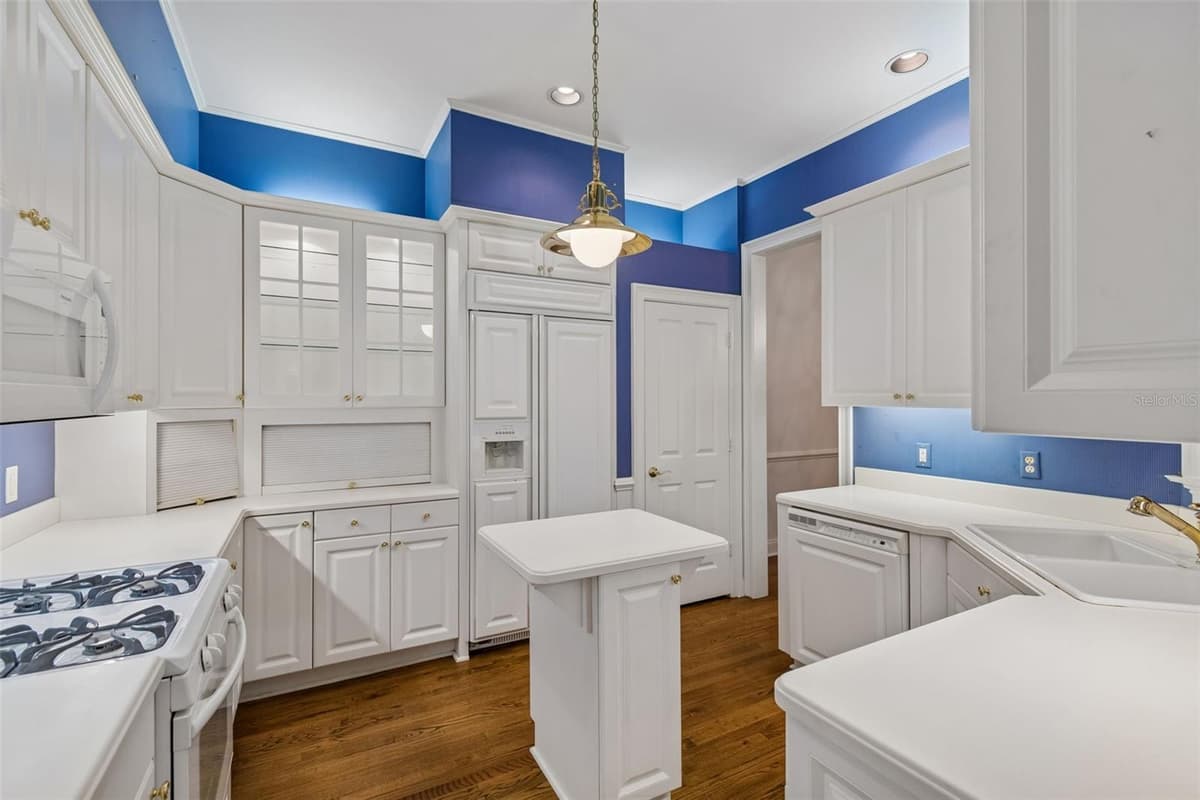 5323 BAYSHORE BOULEVARD — photo 6 of 25