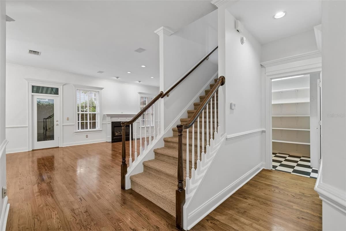 5323 BAYSHORE BOULEVARD — photo 9 of 25