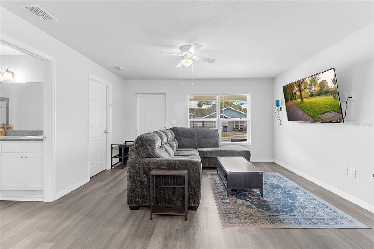 1502 LAS VILLAS BOULEVARD — photo 4 of 32