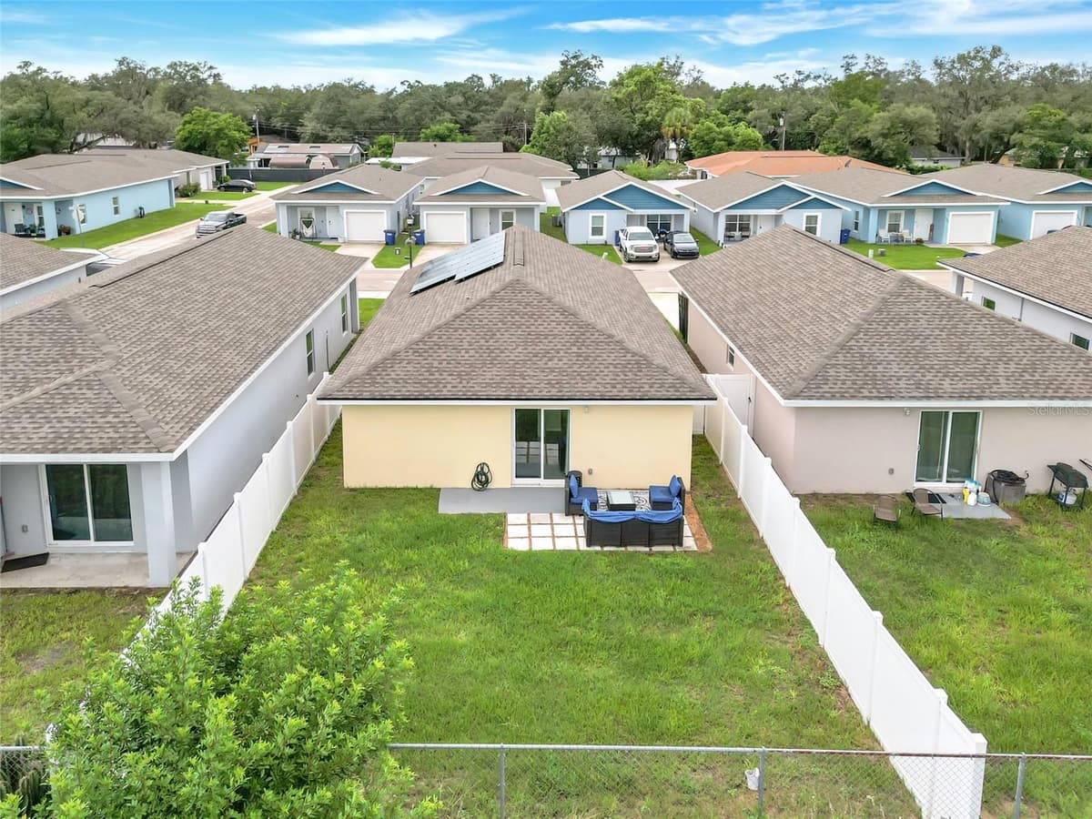 1502 LAS VILLAS BOULEVARD — photo 24 of 32