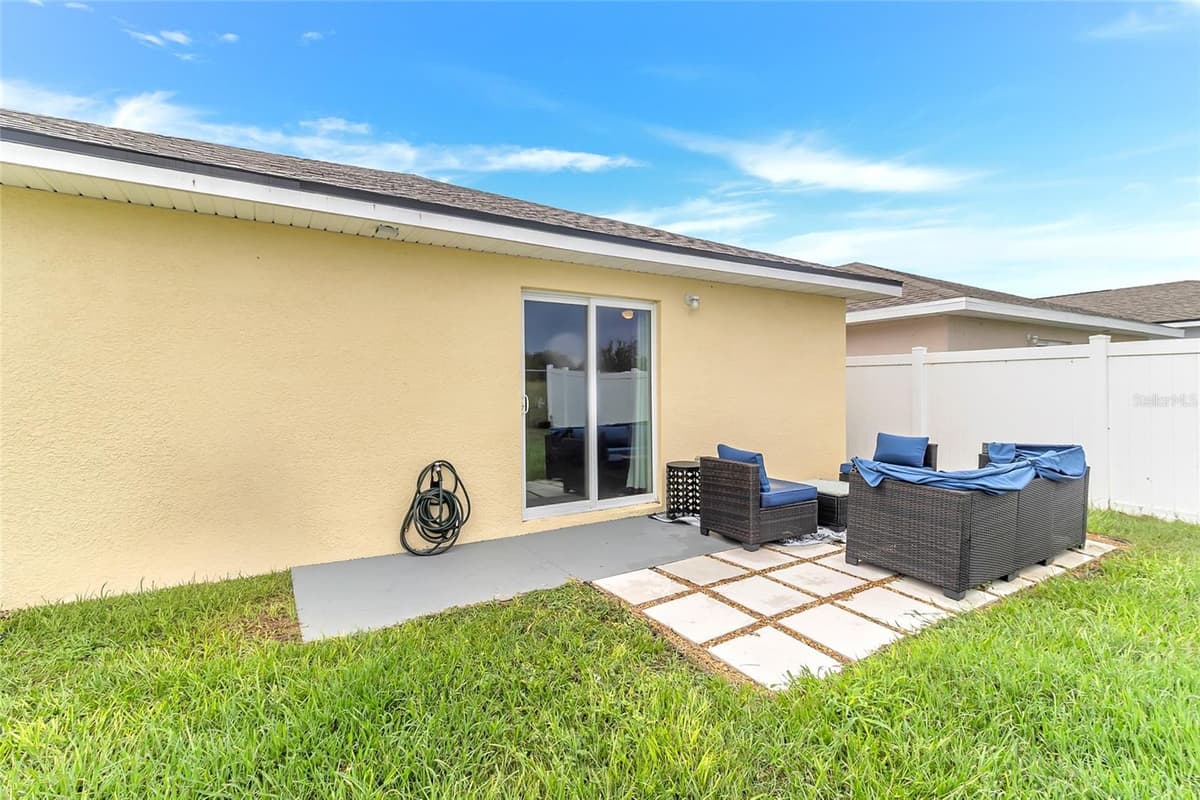 1502 LAS VILLAS BOULEVARD — photo 20 of 32