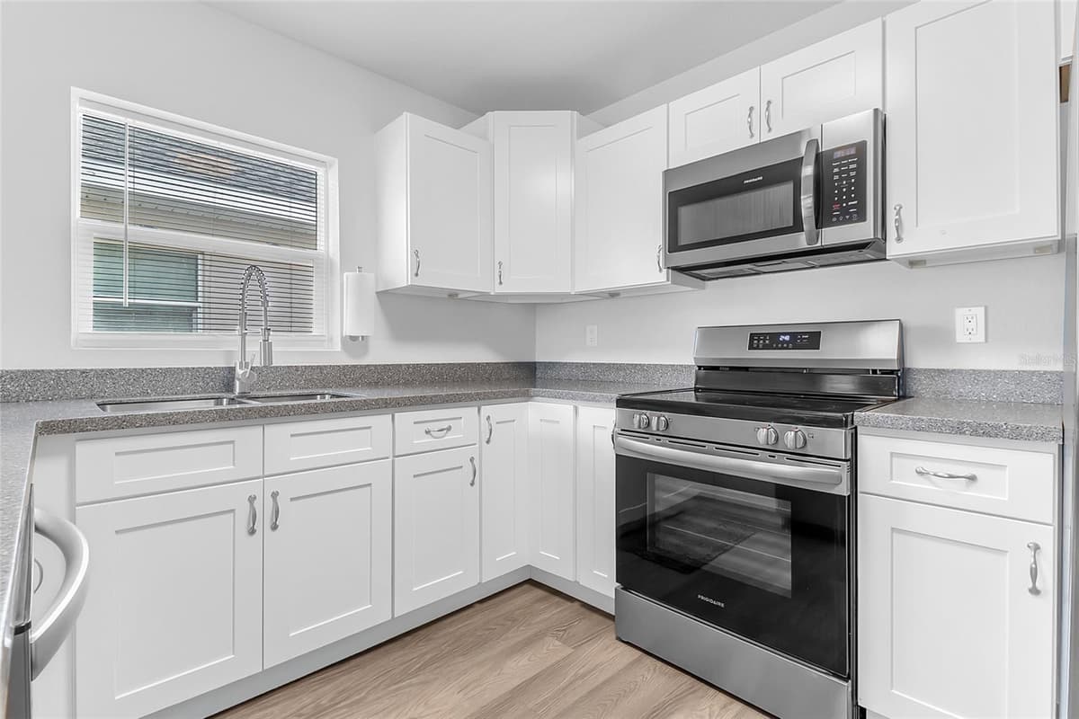 1502 LAS VILLAS BOULEVARD — photo 8 of 32