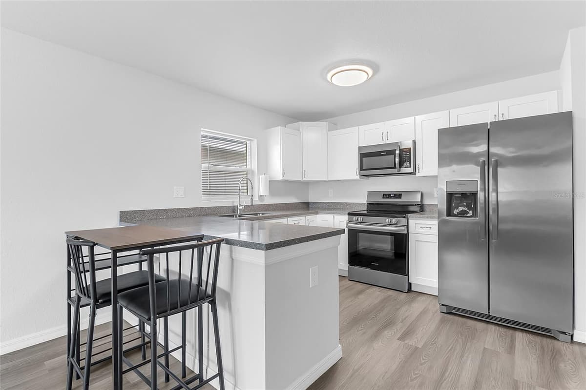 1502 LAS VILLAS BOULEVARD — photo 9 of 32