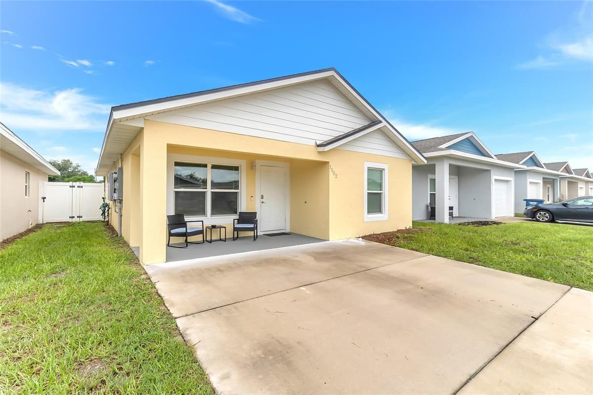 1502 LAS VILLAS BOULEVARD — photo 2 of 32