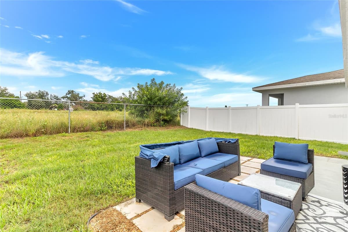 1502 LAS VILLAS BOULEVARD — photo 19 of 32