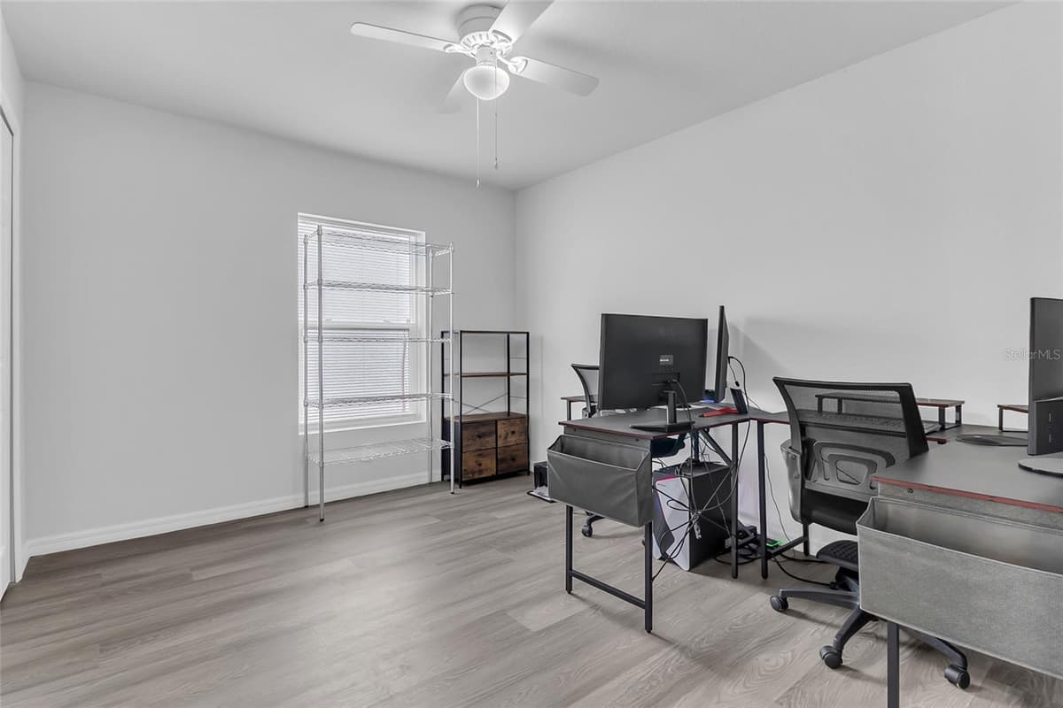 1502 LAS VILLAS BOULEVARD — photo 10 of 32