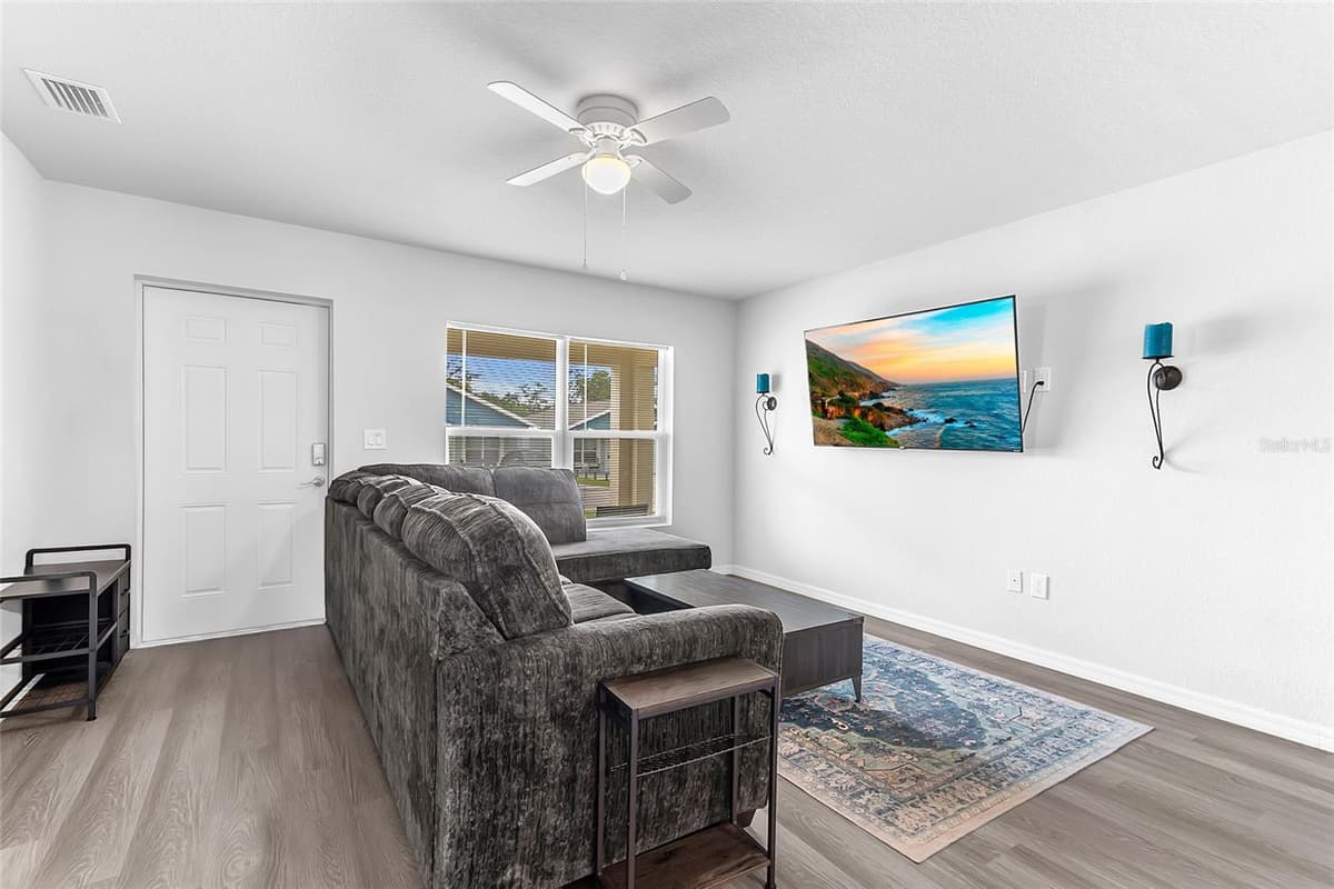 1502 LAS VILLAS BOULEVARD — photo 5 of 32
