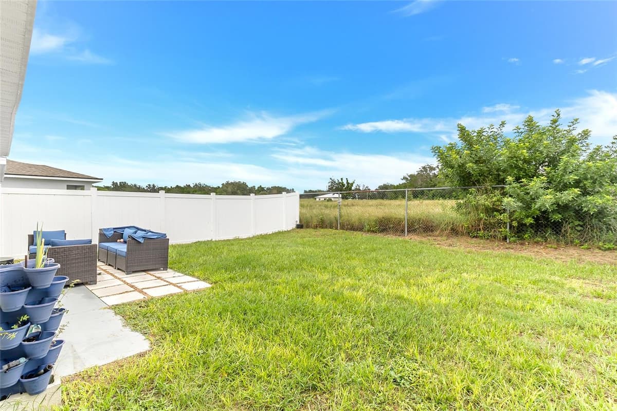 1502 LAS VILLAS BOULEVARD — photo 21 of 32