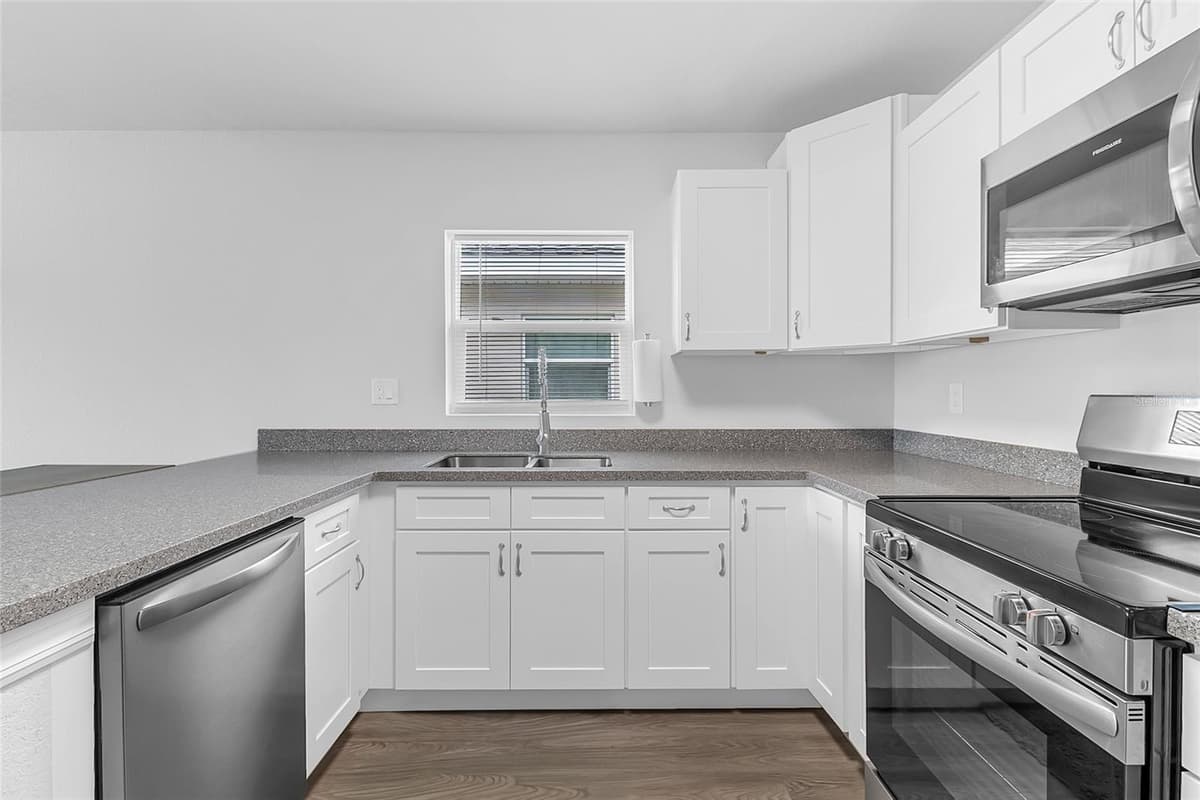 1502 LAS VILLAS BOULEVARD — photo 7 of 32