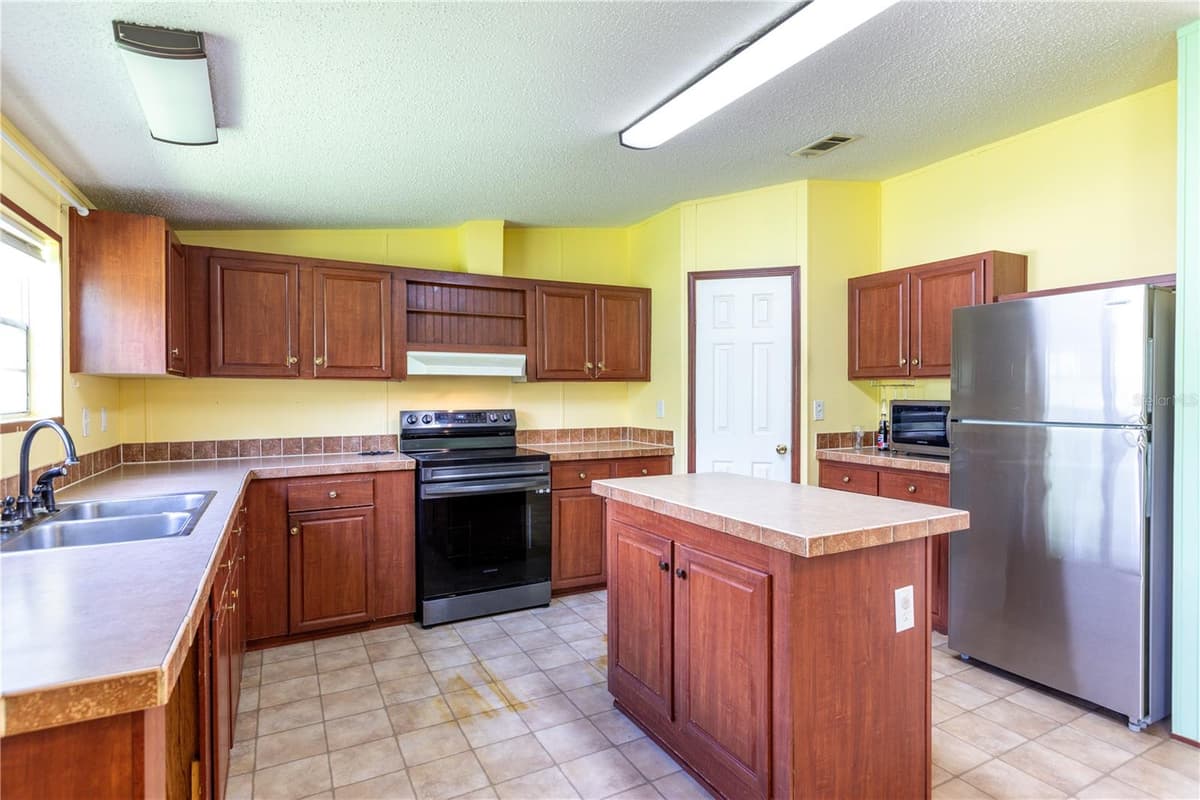 104 EVERETT STREET — photo 18 of 29