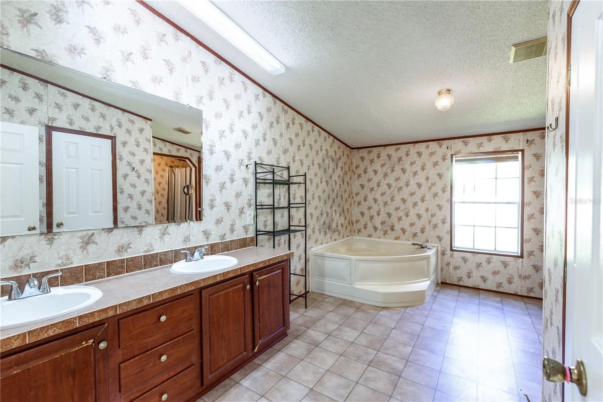 104 EVERETT STREET — photo 12 of 29